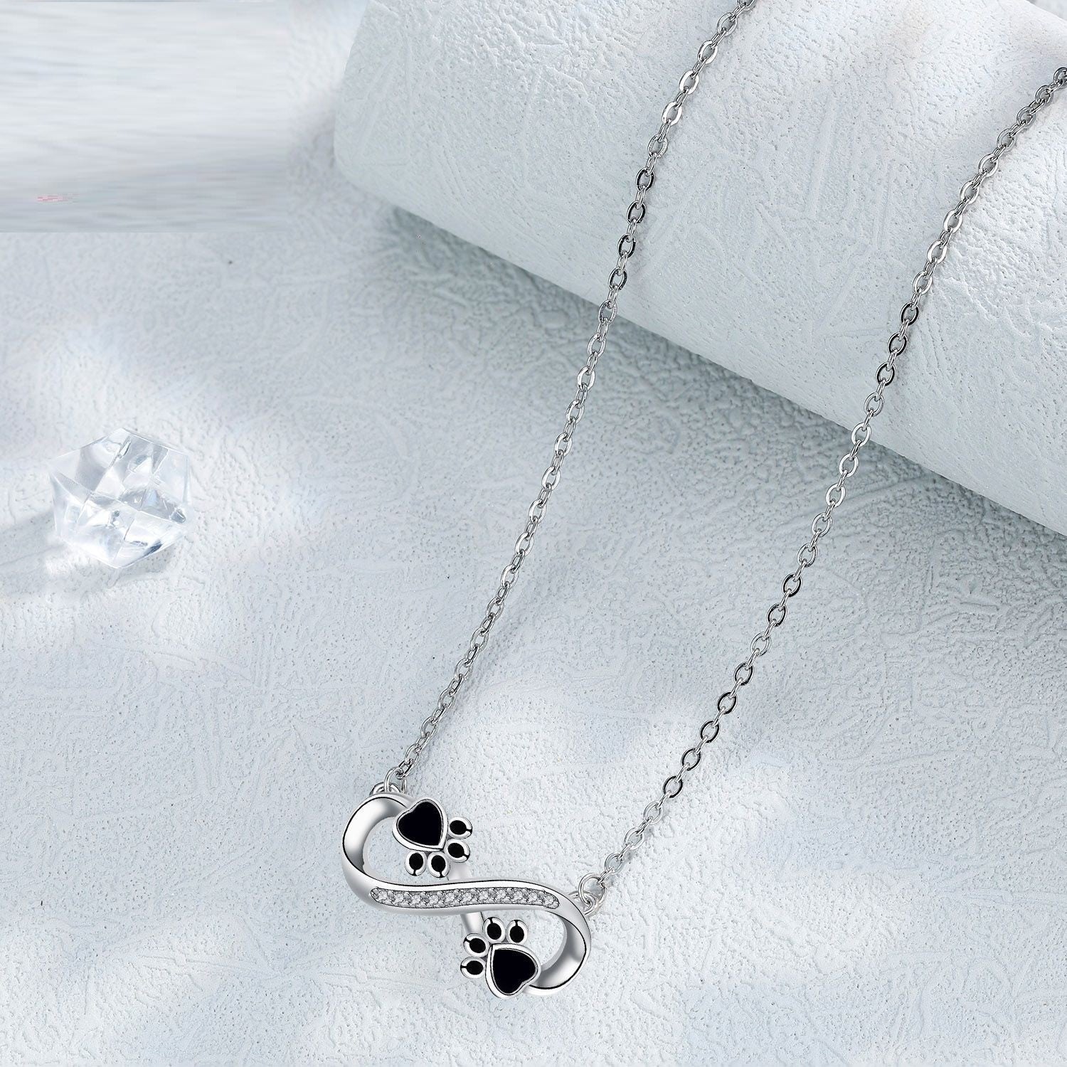 Collar Infinity con huella de pata y zirconias