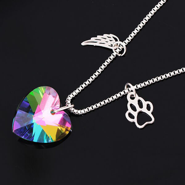 Collar conmemorativo del arcoíris con colgante en forma de corazón