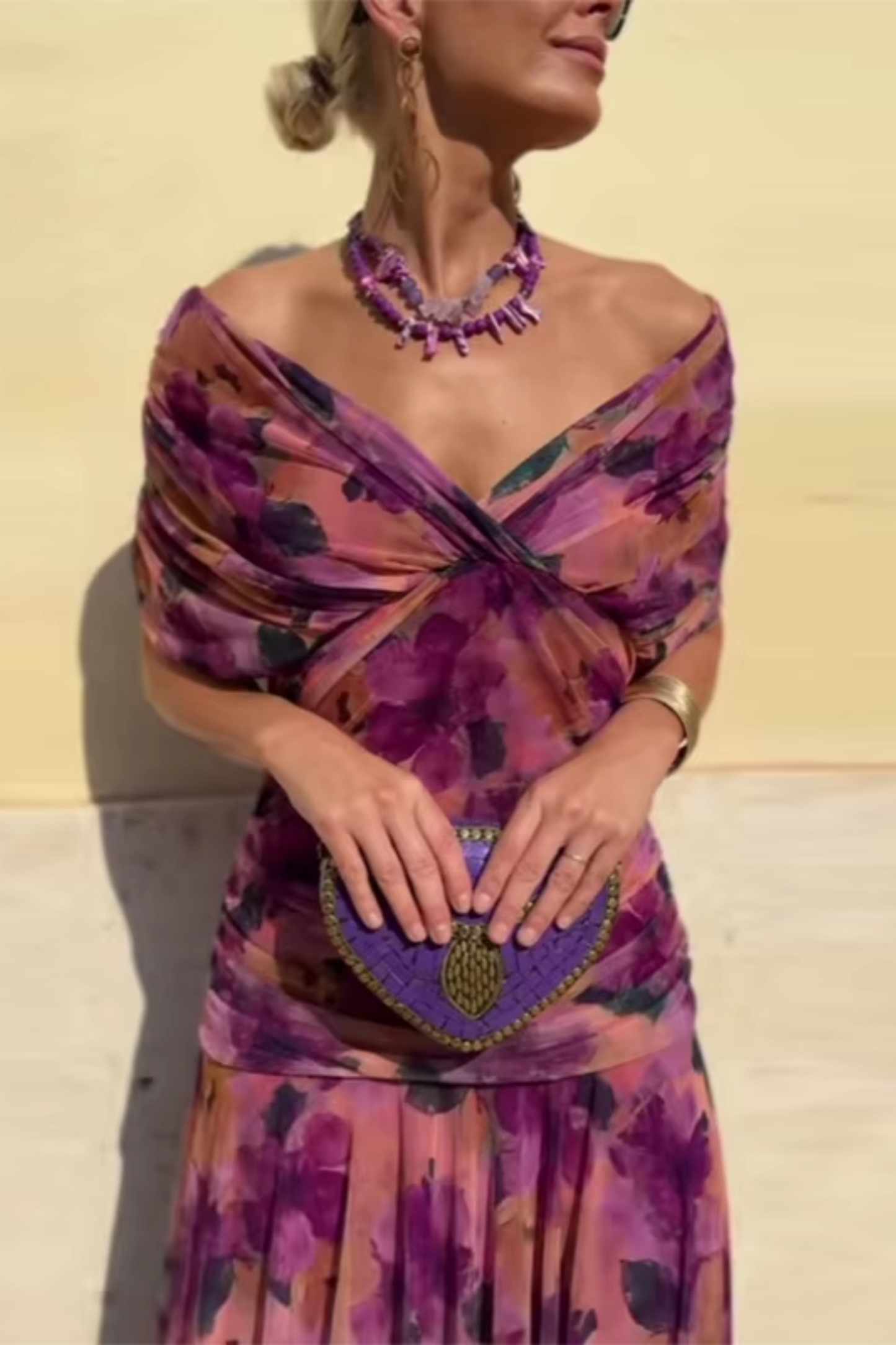 VESTIDO ELEGANTE CON ESCOTE EN V