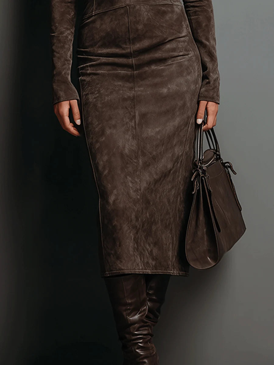 VESTIDO DE CUELLO ALTO CON MANGAS LARGAS