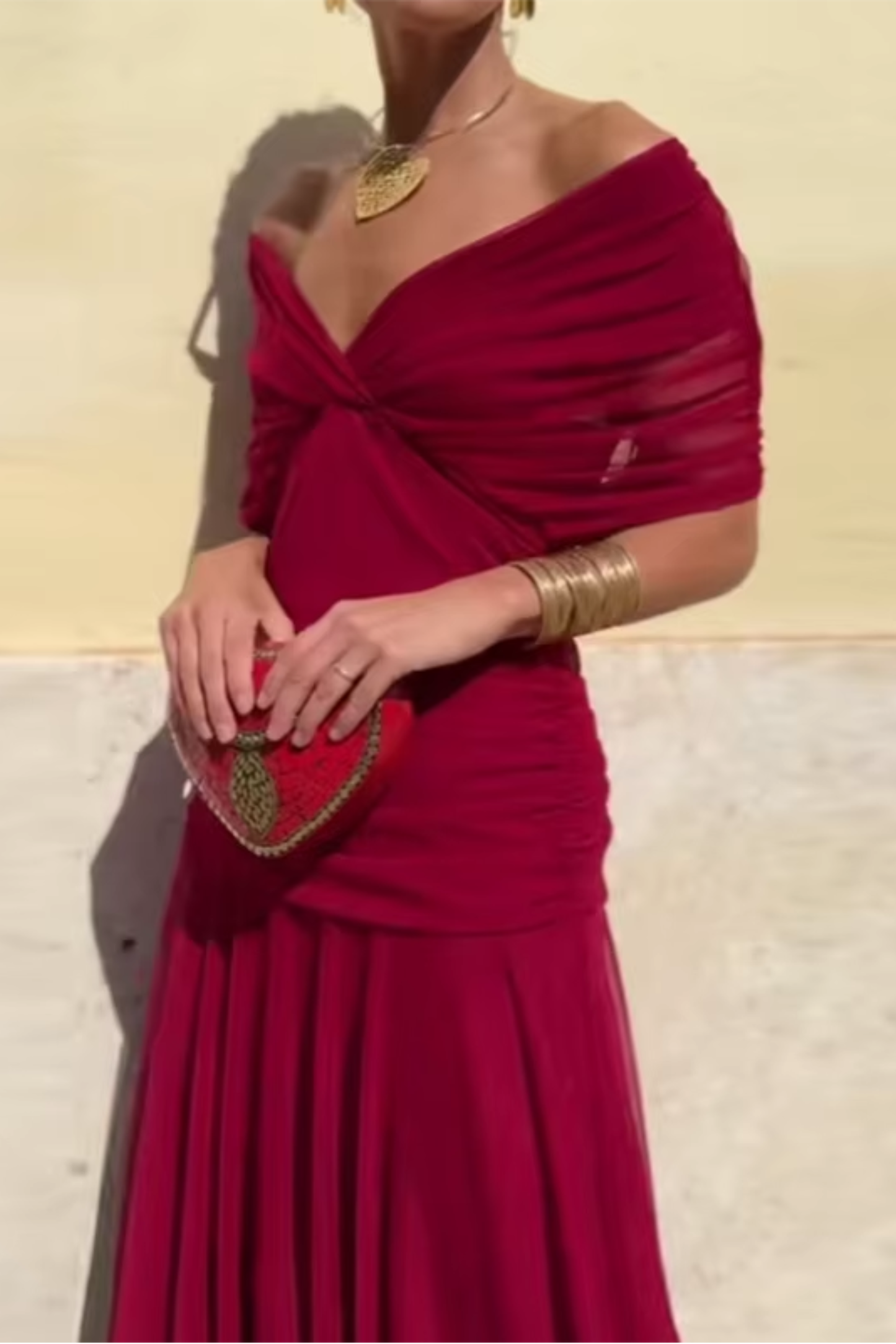 VESTIDO ELEGANTE CON ESCOTE EN V