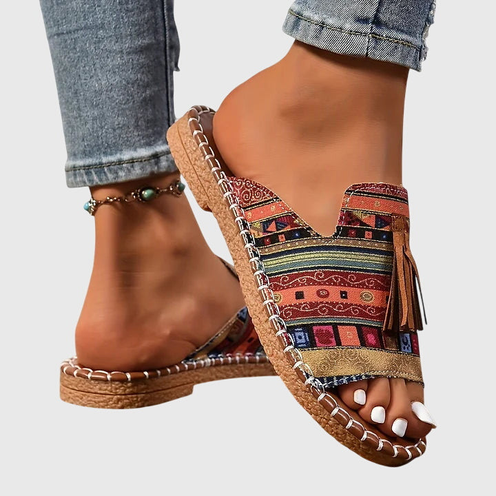 Sandalias bohemias con pompones Pauline