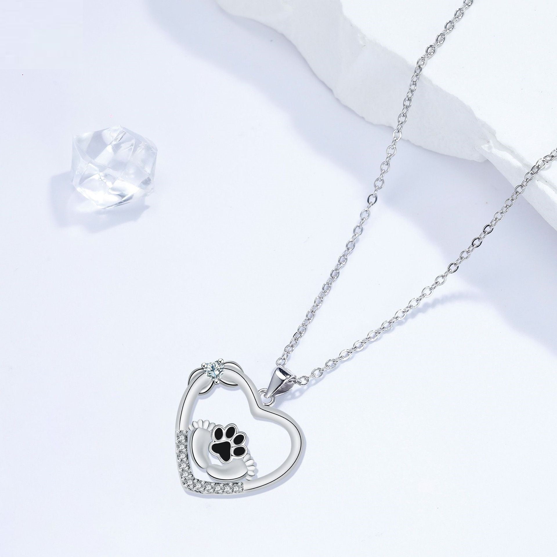 Collar con huella de perro Little Feet y circonitas