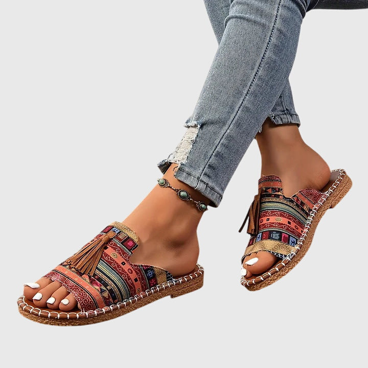 Sandalias bohemias con pompones Pauline