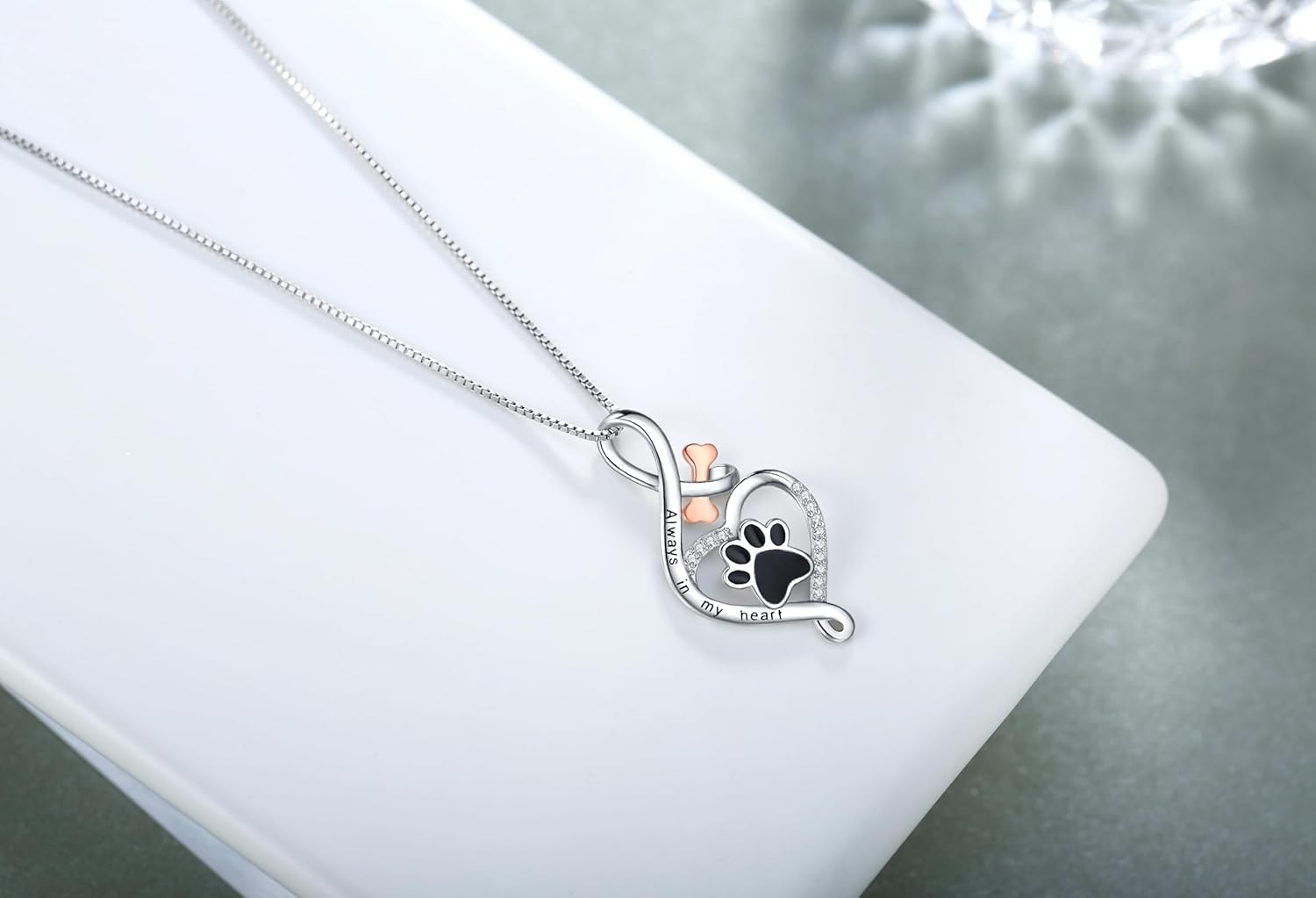 Collar Lucky Paw con corazón, hueso y símbolo del infinito