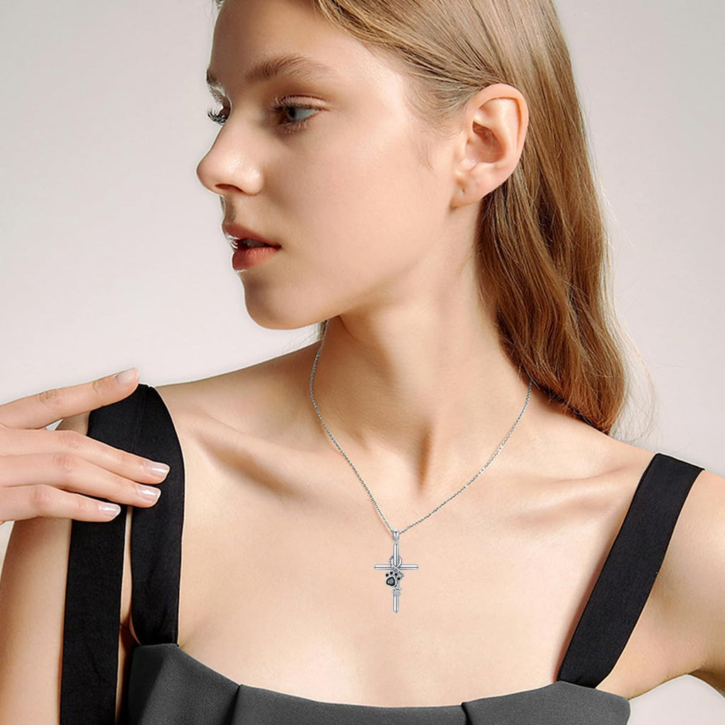 Collar con colgante en forma de pata y cruz de plata