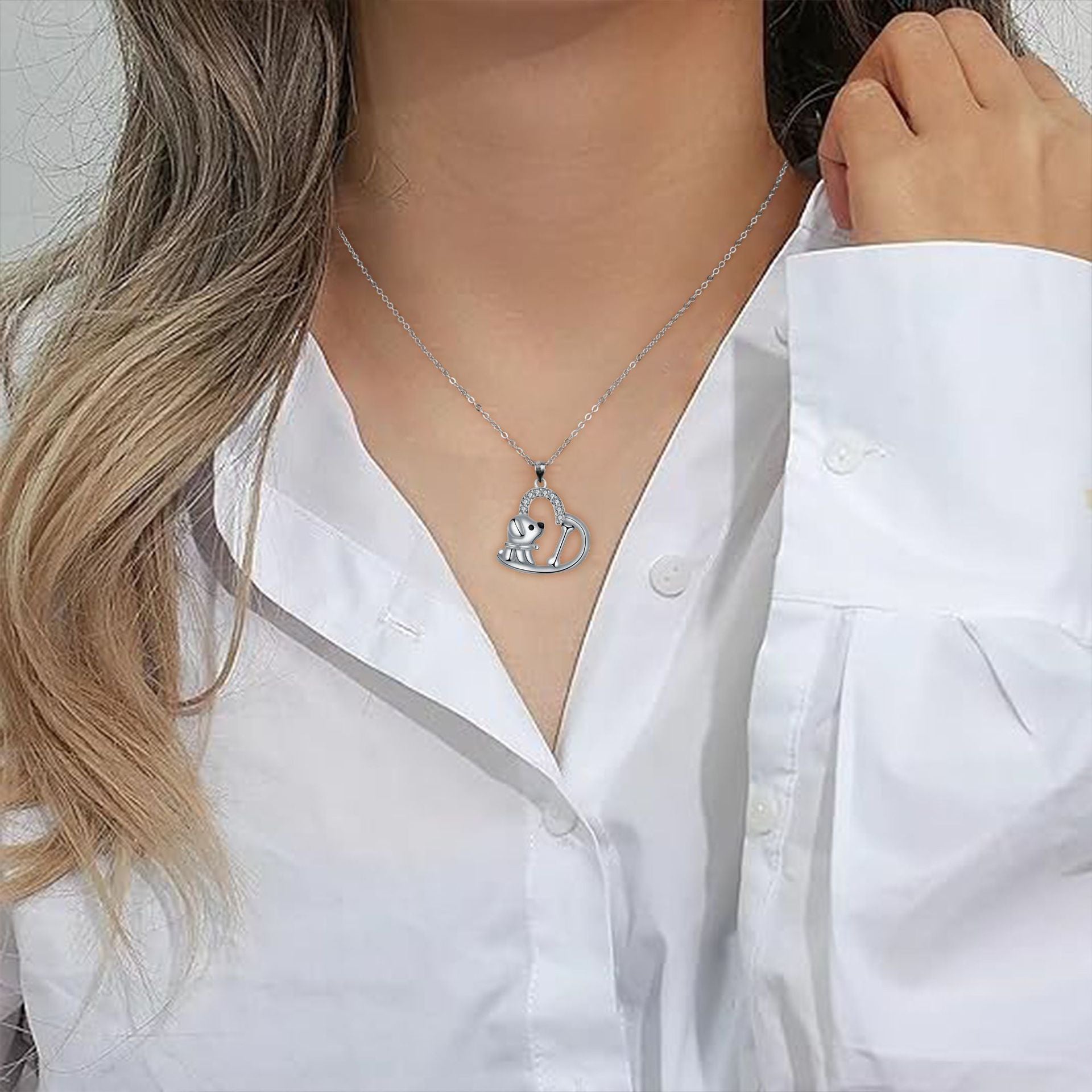 Collar con colgante en forma de corazón para perros