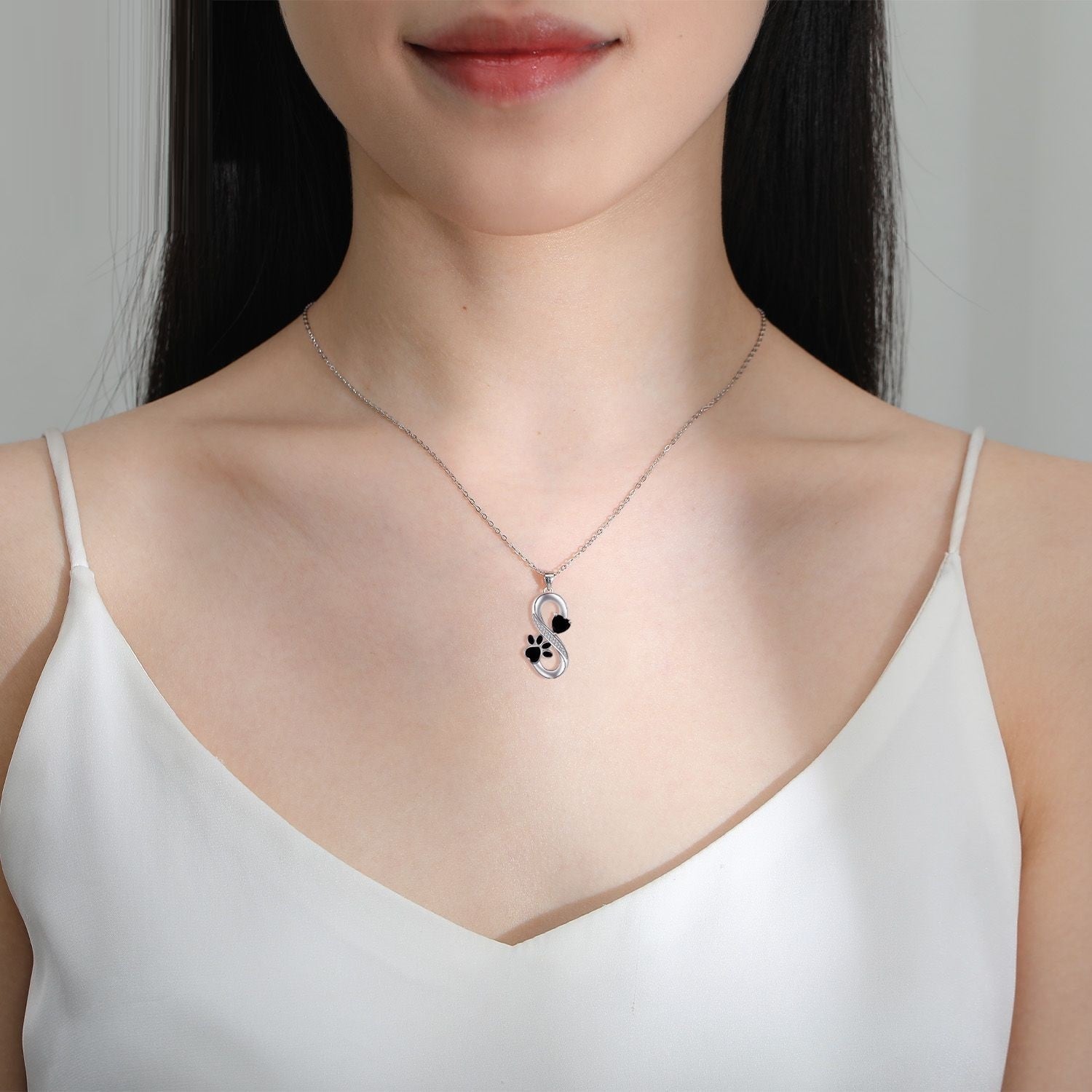 Collar con símbolo de infinito, corazones, huella de pata