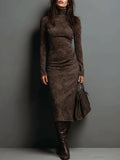 VESTIDO DE CUELLO ALTO CON MANGAS LARGAS