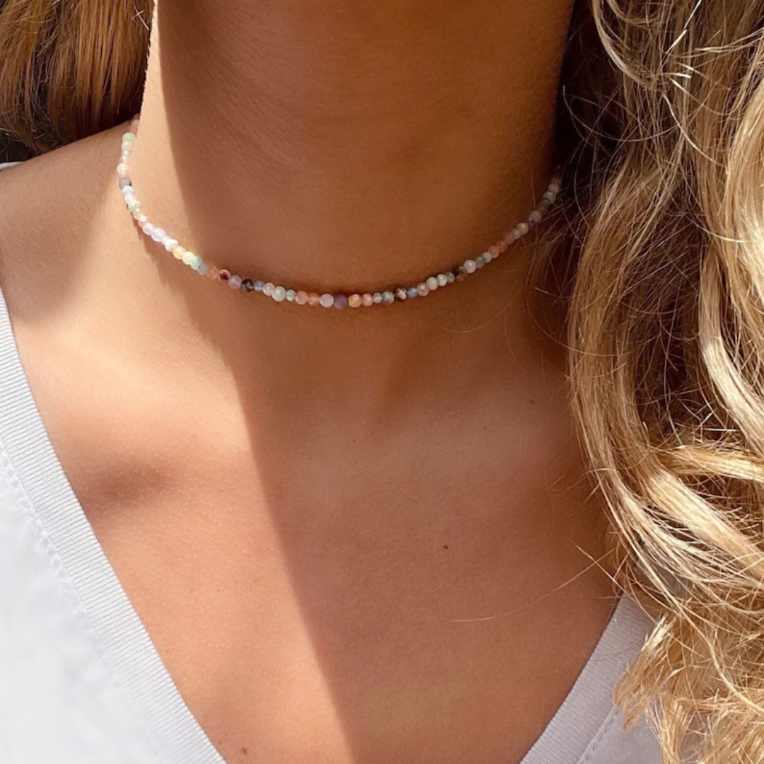 Collar vintage con piedras de colores