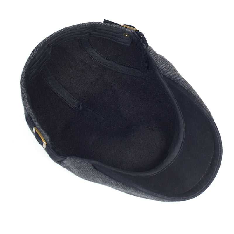 GORRA MODERNA CON PATRÓN DE ESPIGAS