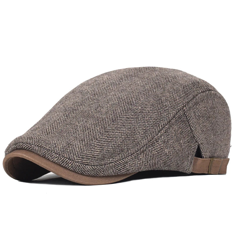 GORRA MODERNA CON PATRÓN DE ESPIGAS