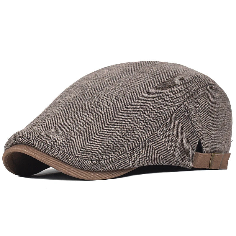 GORRA MODERNA CON PATRÓN DE ESPIGAS