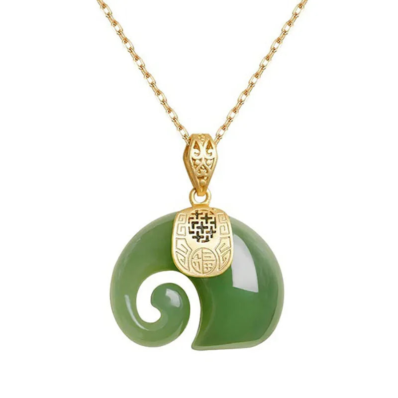 Collar con colgante en forma de elefante de jade Hetian – Cadena chapada en oro de 18 quilates para mujer