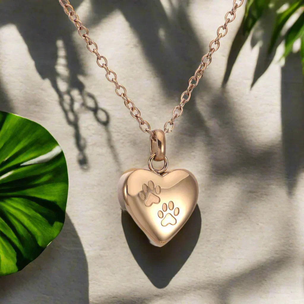 Colgante con urna conmemorativa para mascotas – Colgante en forma de corazón con grabado de huella