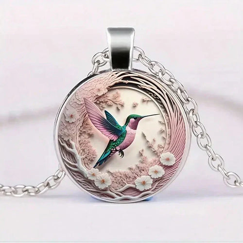 Collar con colgante en forma de cúpula de vidrio con colibrí