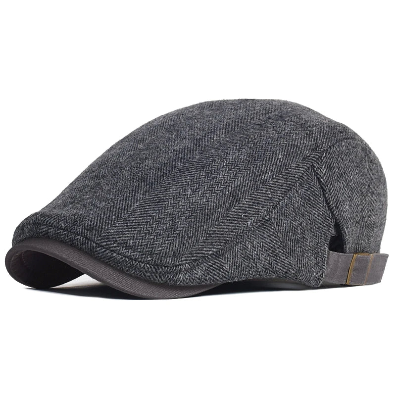 GORRA MODERNA CON PATRÓN DE ESPIGAS