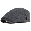 GORRA MODERNA CON PATRÓN DE ESPIGAS
