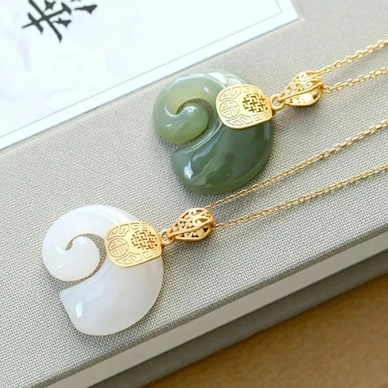 Collar con colgante en forma de elefante de jade Hetian – Cadena chapada en oro de 18 quilates para mujer