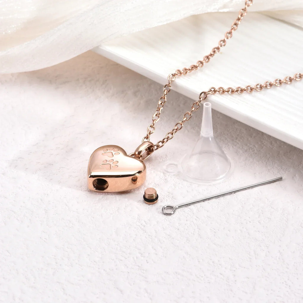 Colgante con urna conmemorativa para mascotas – Colgante en forma de corazón con grabado de huella