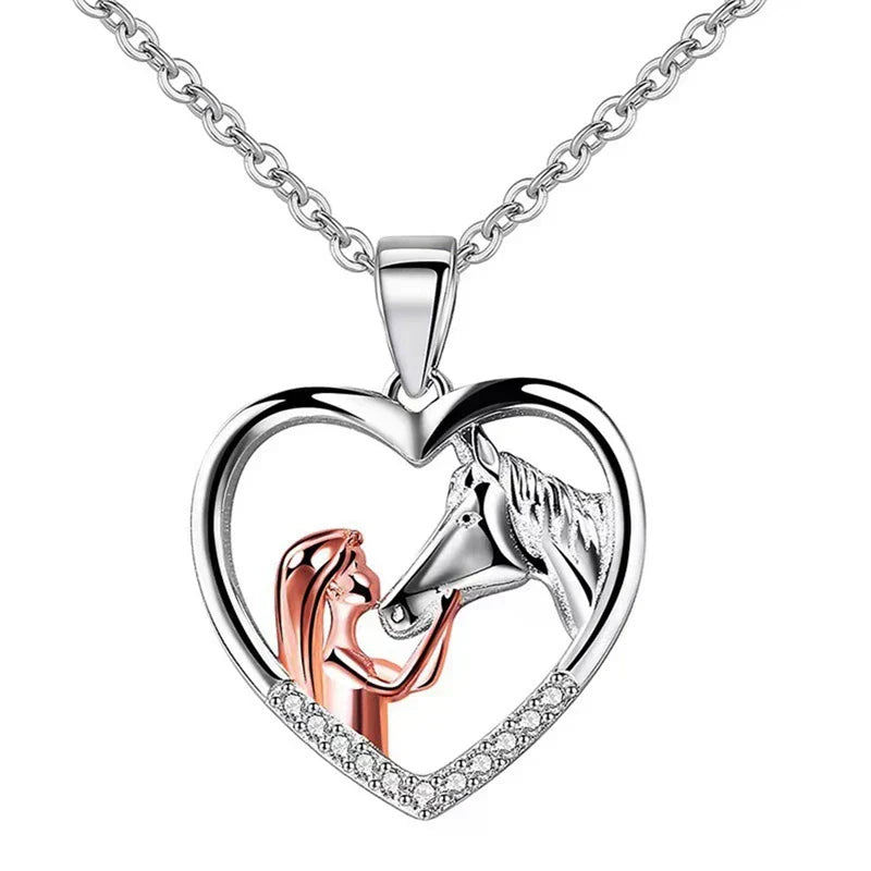 Collar bellísimo con circonitas en forma de corazón y de caballo