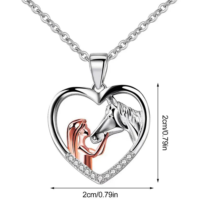 Collar bellísimo con circonitas en forma de corazón y de caballo