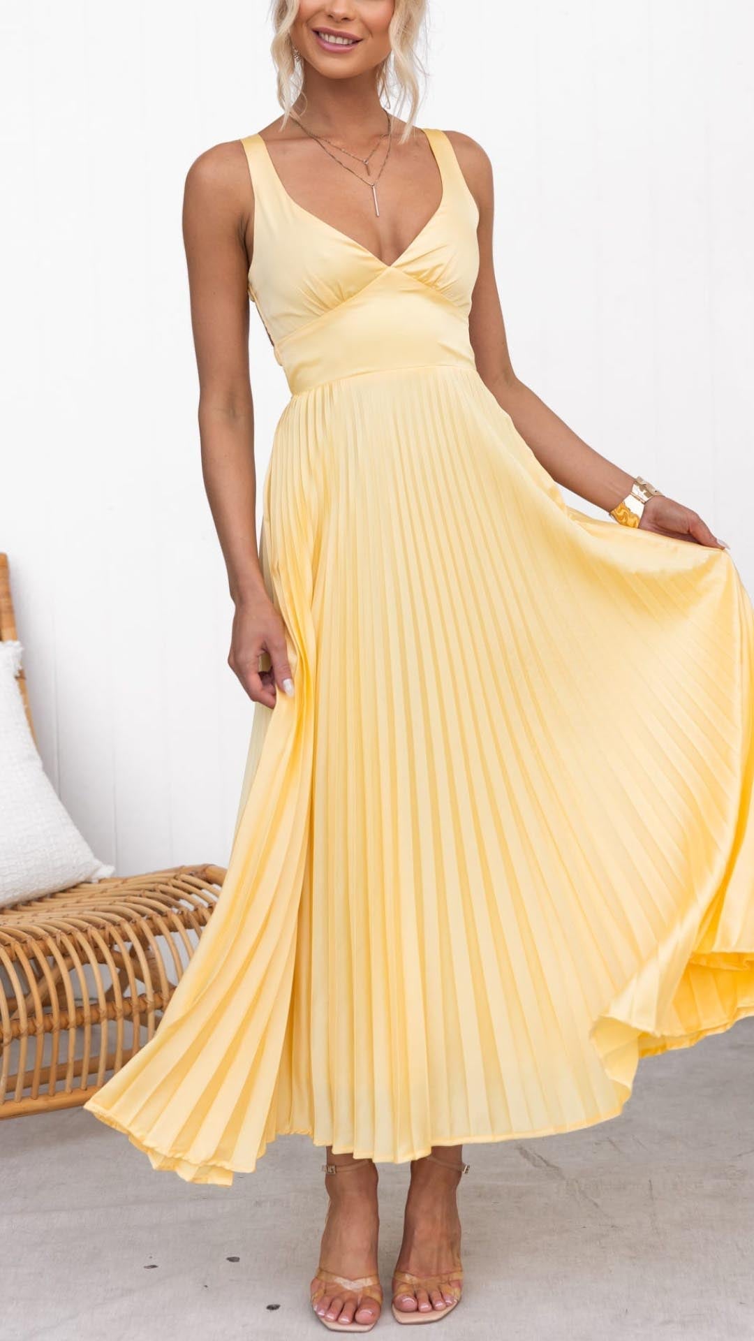 VESTIDO LARGO PLISADO CON ESCOTE EN V