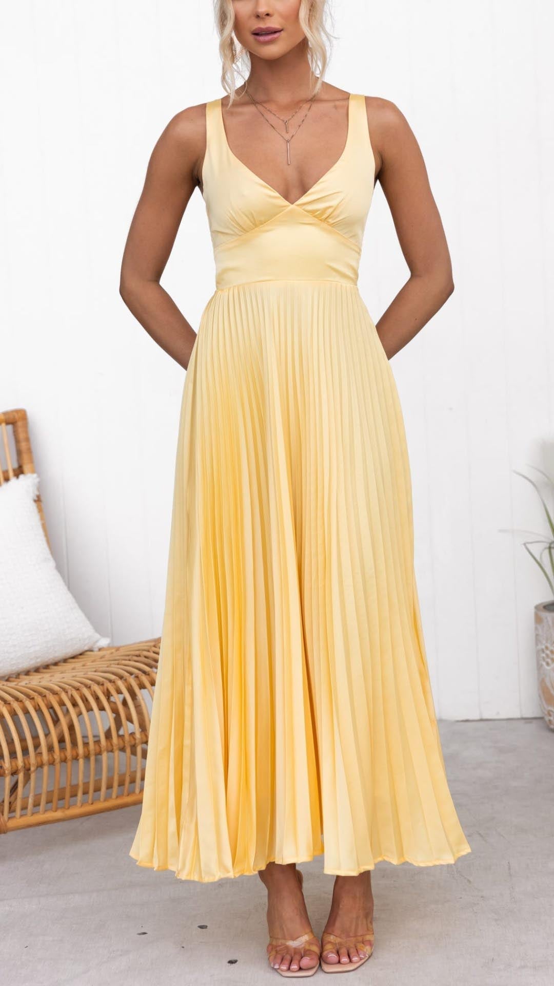 VESTIDO LARGO PLISADO CON ESCOTE EN V