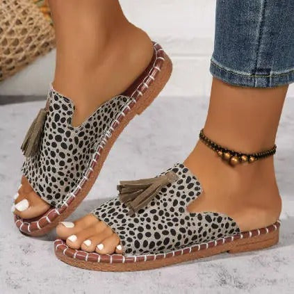 SANDALIAS BOHEMIAS CON POMPONES PAULA