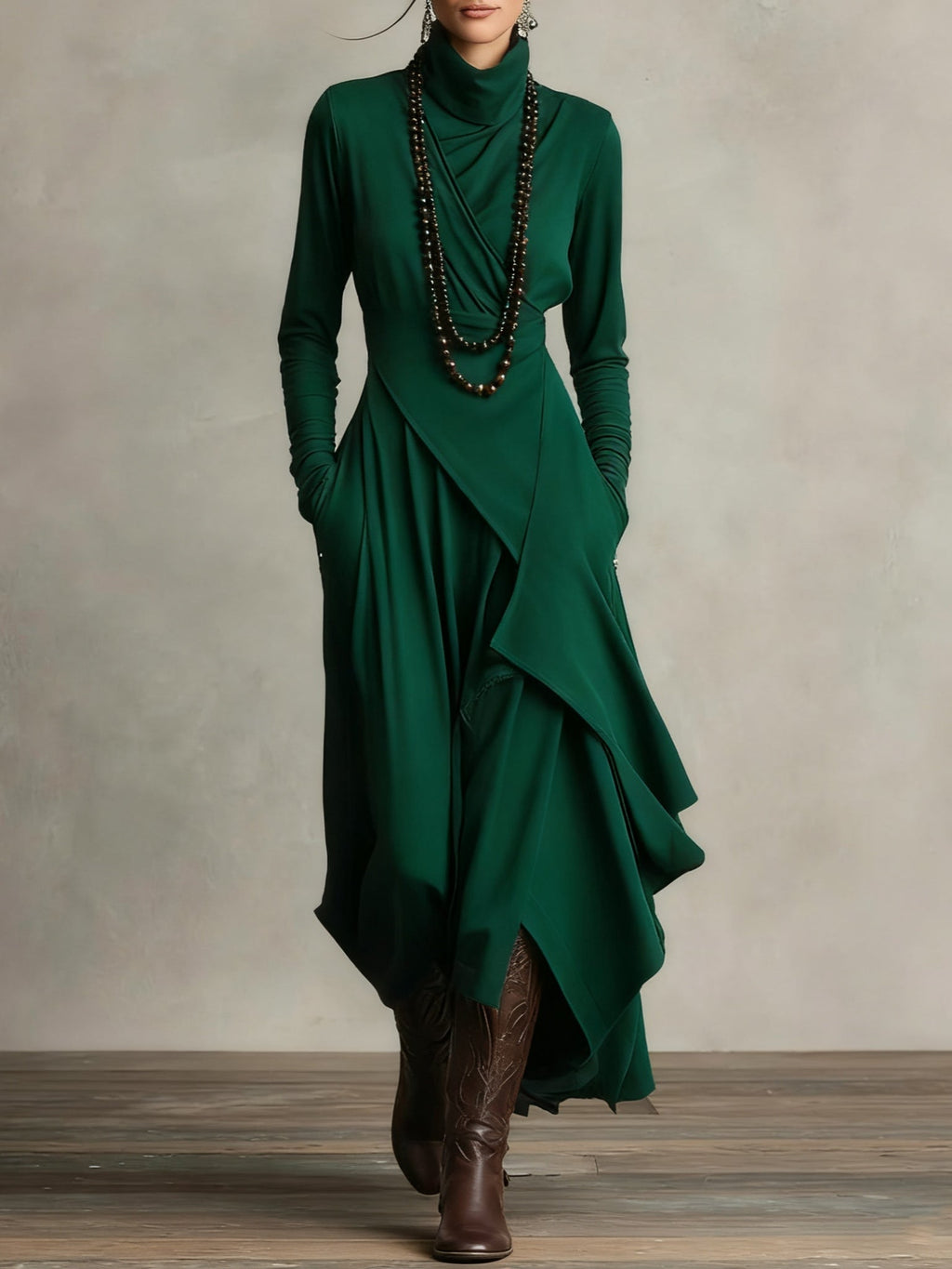 VESTIDO ASIMÉTRICO CON CUELLO ALTO