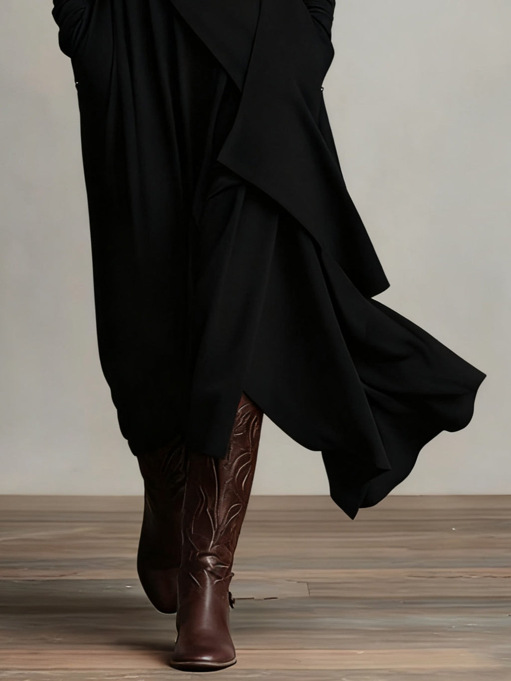 VESTIDO ASIMÉTRICO CON CUELLO ALTO