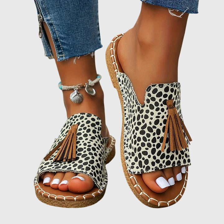 SANDALIAS BOHEMIAS CON POMPONES PAULA