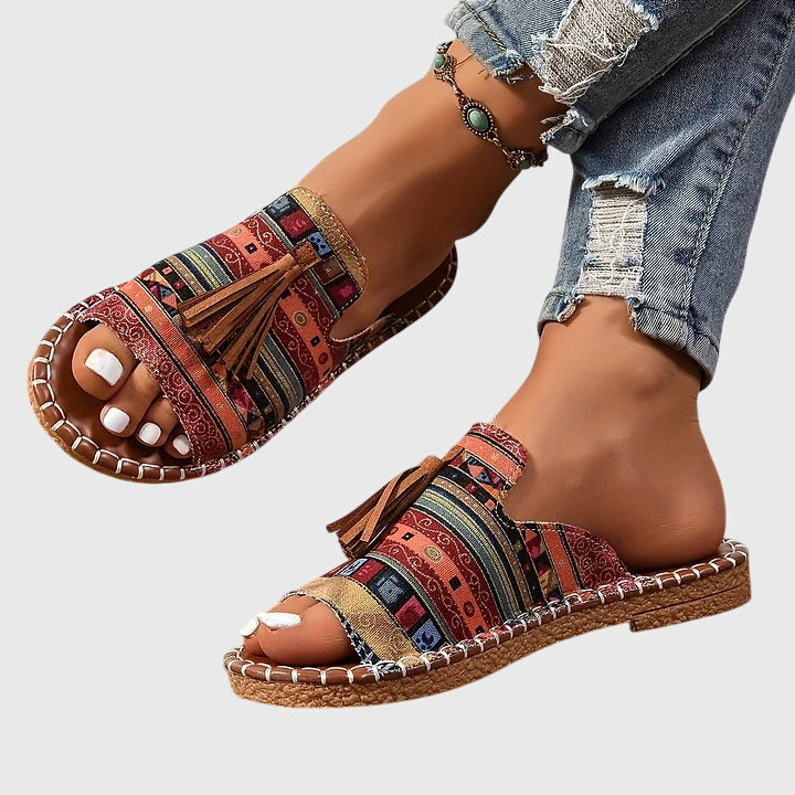 Sandalias bohemias con pompones Pauline