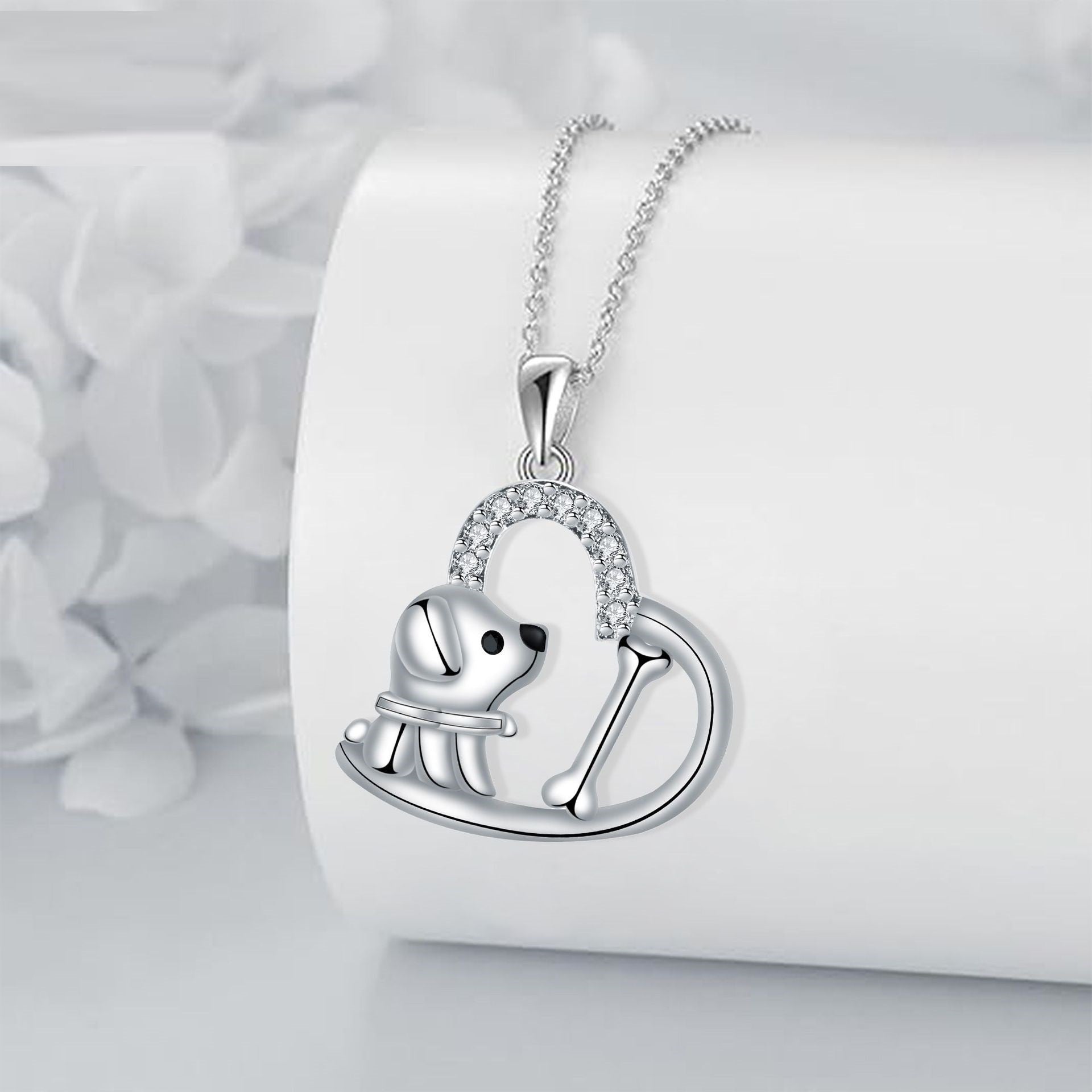 Collar con colgante en forma de corazón para perros