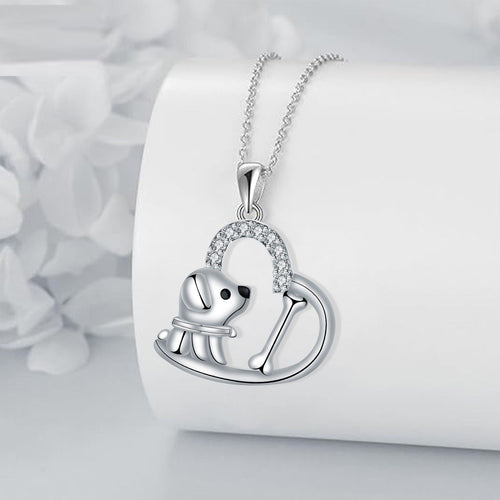 Collar con colgante en forma de corazón para perros