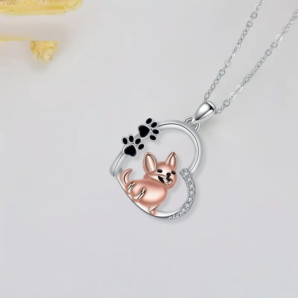 Bonita cadena con colgante en forma de corazón con perro