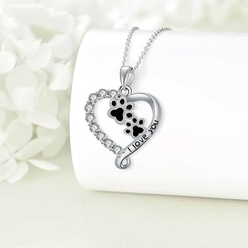 Collar con colgante en forma de corazón y pata