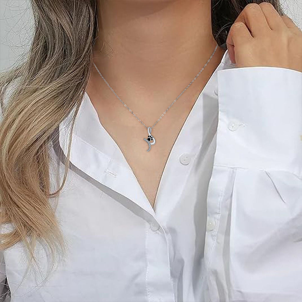 Collar con colgante en forma de huella de pata