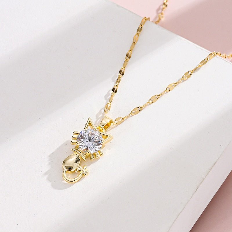 Collar con gato chapado en oro con circonitas