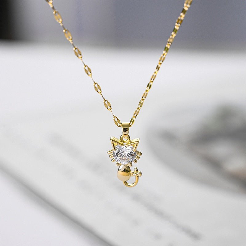 Collar con gato chapado en oro con circonitas