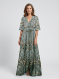 VESTIDO LARGO FLORAL CON MANGAS CORTAS Y ESCOTE EN V