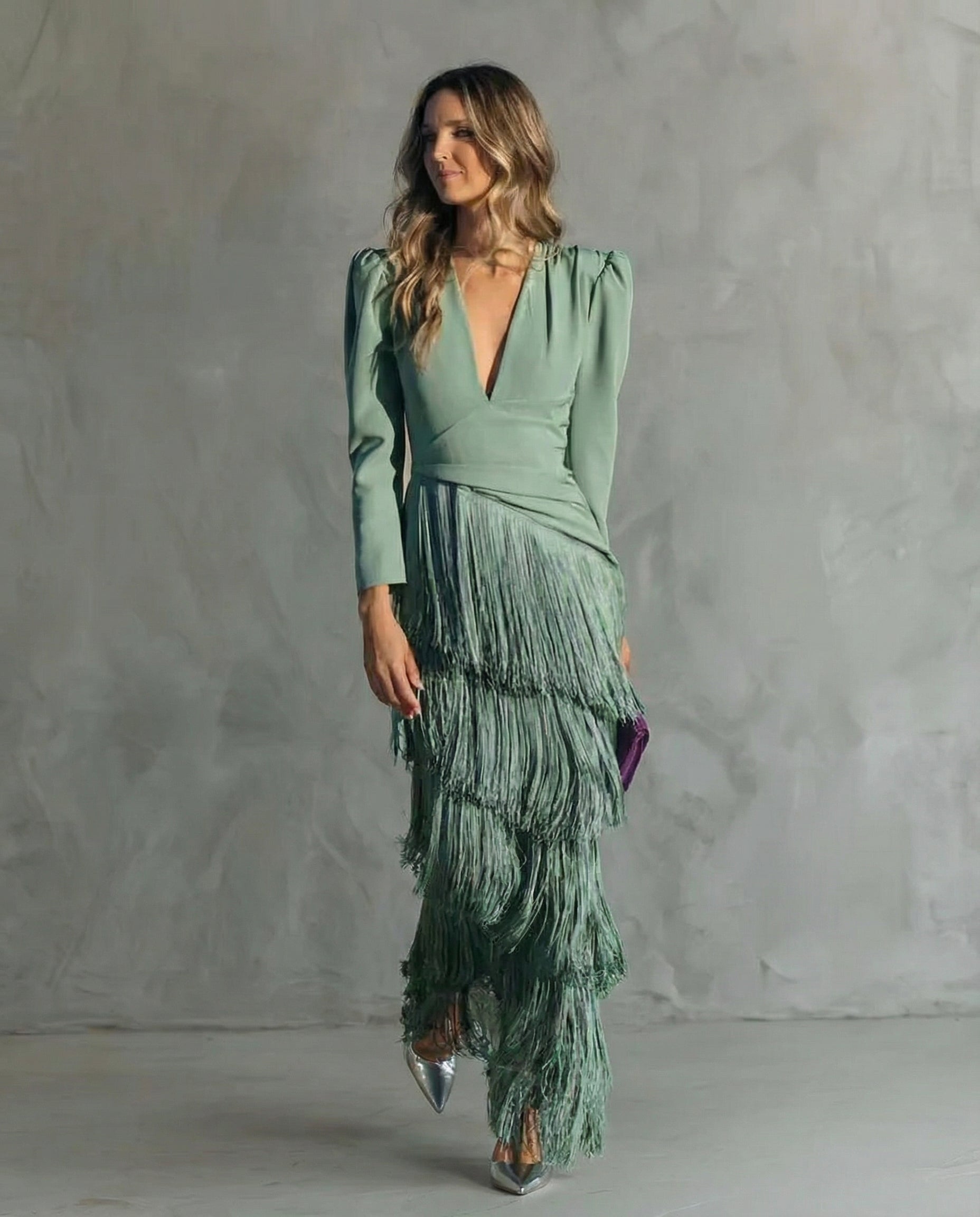 VESTIDO ELEGANTE CON MANGAS DE FLECOS