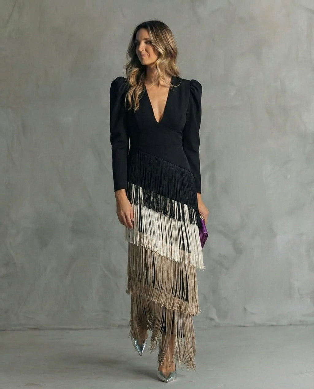 VESTIDO ELEGANTE CON MANGAS DE FLECOS