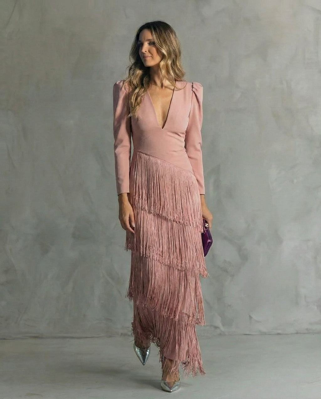 VESTIDO ELEGANTE CON MANGAS DE FLECOS