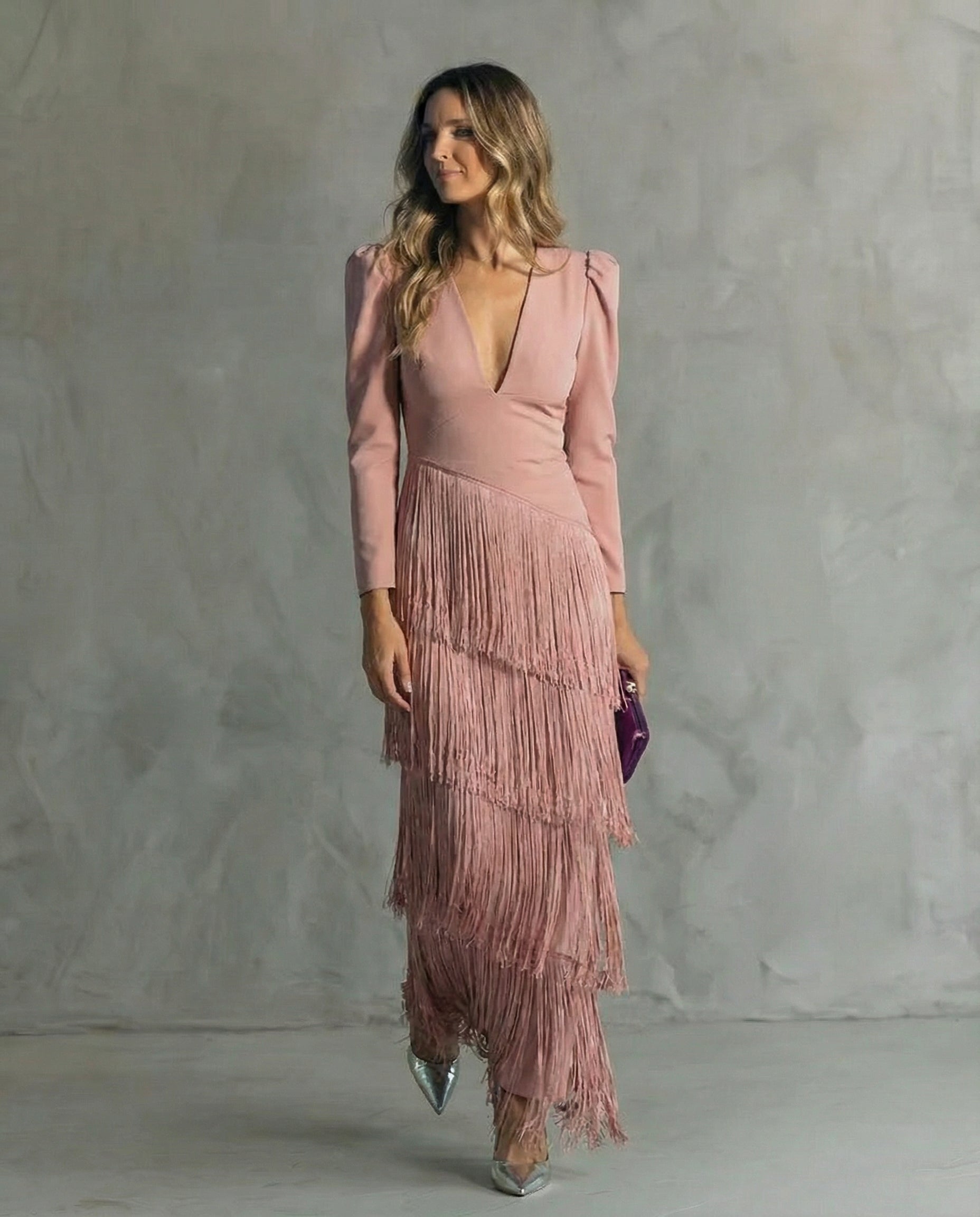 VESTIDO ELEGANTE CON MANGAS DE FLECOS