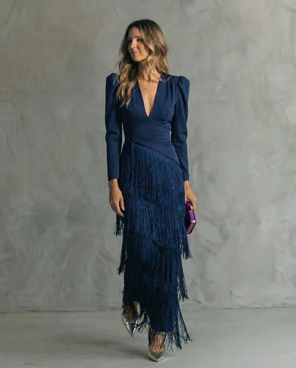 VESTIDO ELEGANTE CON MANGAS DE FLECOS