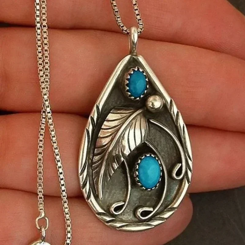 Collar vintage con colgante de piedra azul
