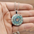 Collar vintage con mandala azul redondeado