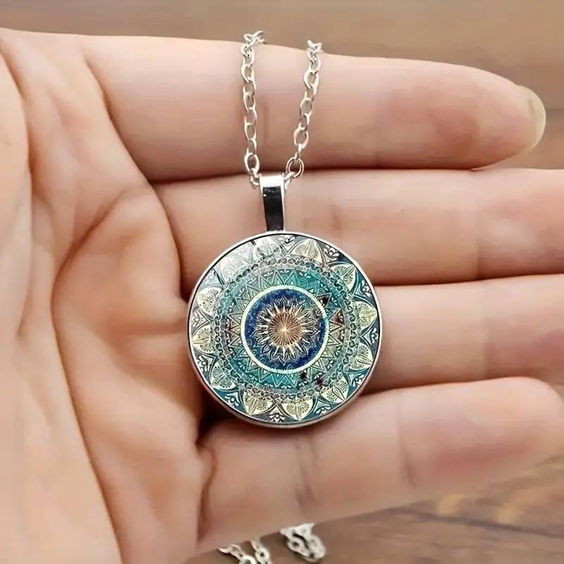 Collar vintage con mandala azul redondeado