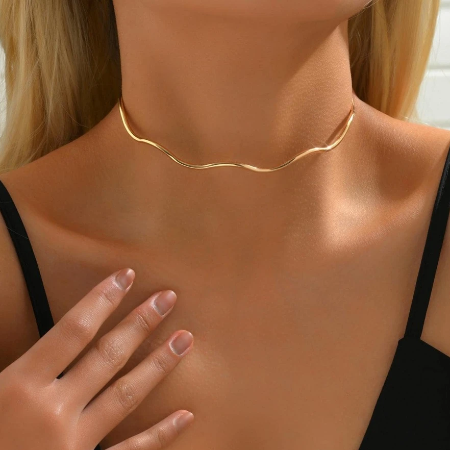 Collar dorado fino vintage